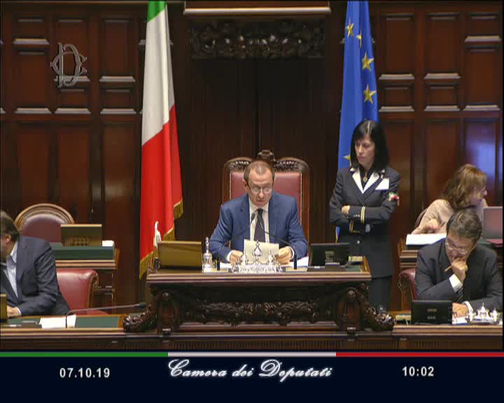 Segui la diretta AULA, Seduta 233 -  Modifiche agli articoli 56, 57 e 59 della Costituzione in materia di riduzione del numero dei parlamentari  su webtv.camera.it