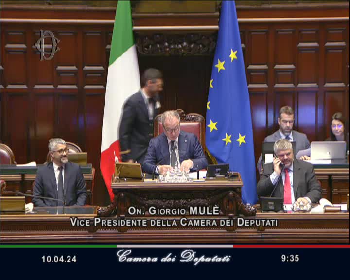 Segui la diretta AULA, Seduta 277 - Approvata mozione su tassazione emissioni carbonio. Esame mozioni politiche del lavoro su webtv.camera.it